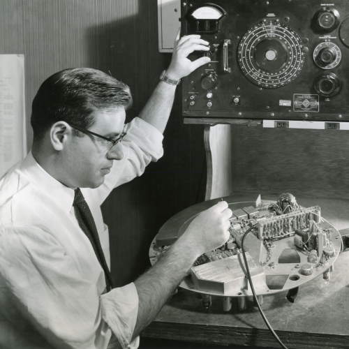 Stanley Cohn and radar appartus, Illinois Institute of Technolgy, Chicago, Illinois, ca. 1950s